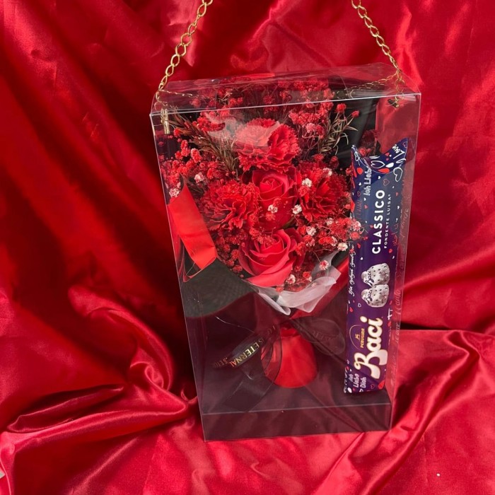 Vendita online CARTOLERIA BORSA CON FIORI costo  25,00 €  spedizione in 2-3 giorni