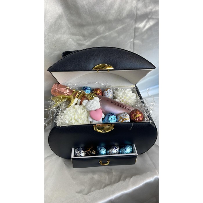 Vendita online CARTOLERIA BAULETTO costo  30,00 €  spedizione in 2-3 giorni